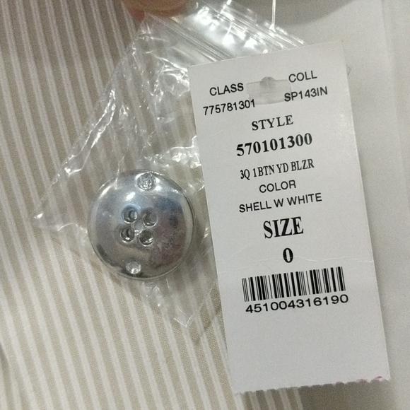 White House Black Market 3Q Blazer - Picture 8 of 8